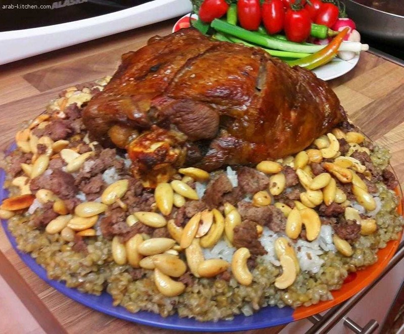 طريقة عمل فخذ ديك رومي مع الأرز والفريكة